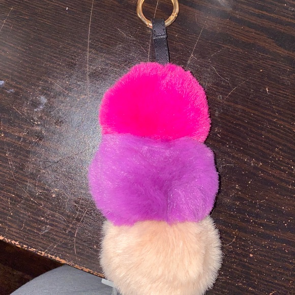 FLUFFY KEY CHAIN ACCESORY - Picture 1 of 2
